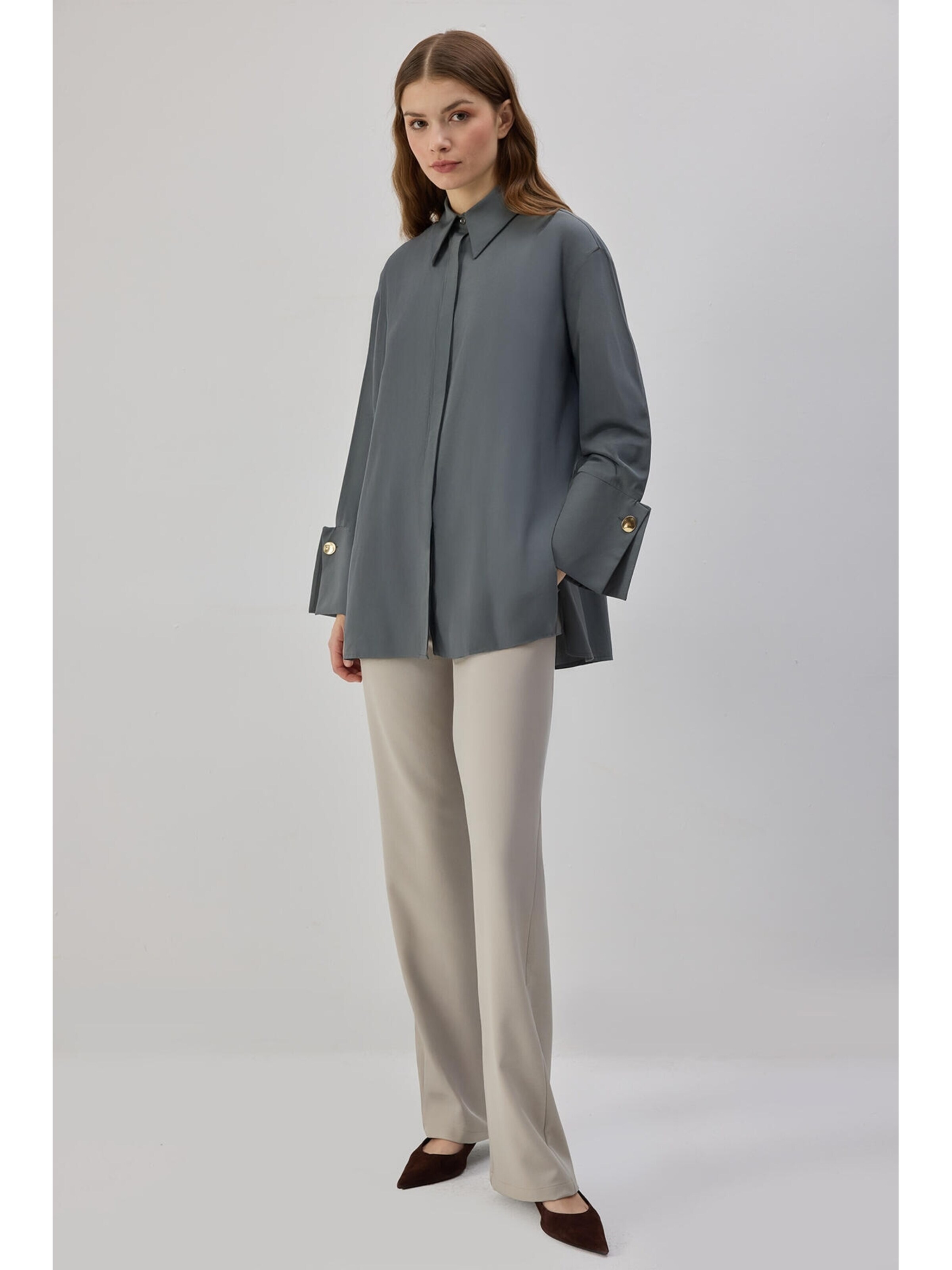 Touché Privé - Camiseta 'Poplin Shirt With Wide Cuff' en gris
