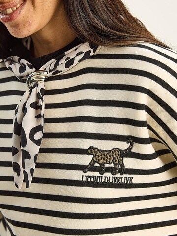 Felpa di Bianco Lucci in nero