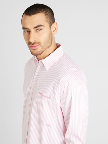 Tommy Jeans Regular fit Button Up Shirt in Pink