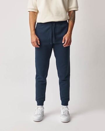 SNOCKS Tapered Workout Pants in Blue: front