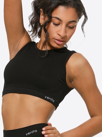 Haut de sport Yenita en noir
