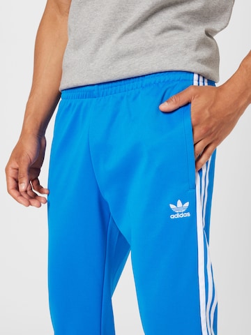 ADIDAS ORIGINALS - Tapered Calças 'Adicolor Classics Sst' em azul