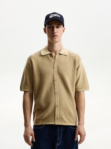 Fit confort Chemise Bershka en marron : devant