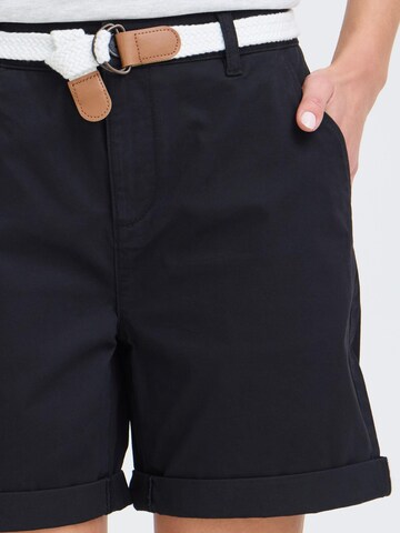 Oxmo Regular Chinoshorts inkl. Gürtel in Schwarz