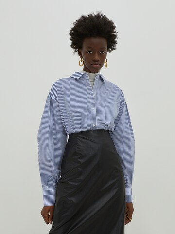 EDITED Blouse 'Tori' in Blauw: voorkant