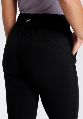 FAYN SPORTS Regular Workout Pants in Black