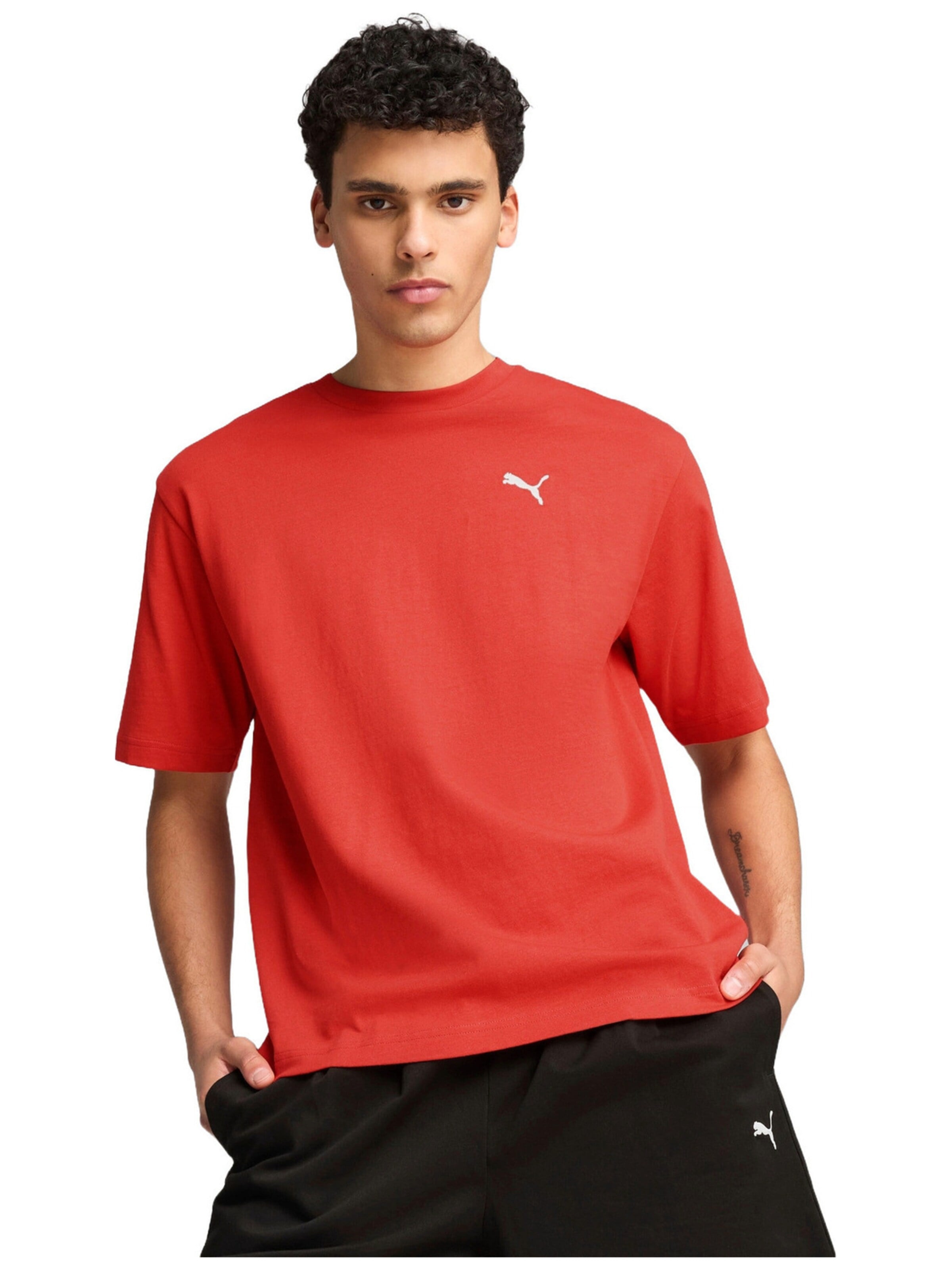 PUMA T-Shirt 'Puma Wardrobe Ess Boxy Tee' en M en rouge, Vue avec produit
