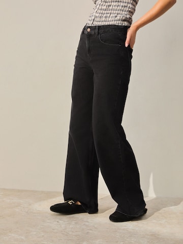 Next Wide Leg Jeans in Schwarz: Vorderseite