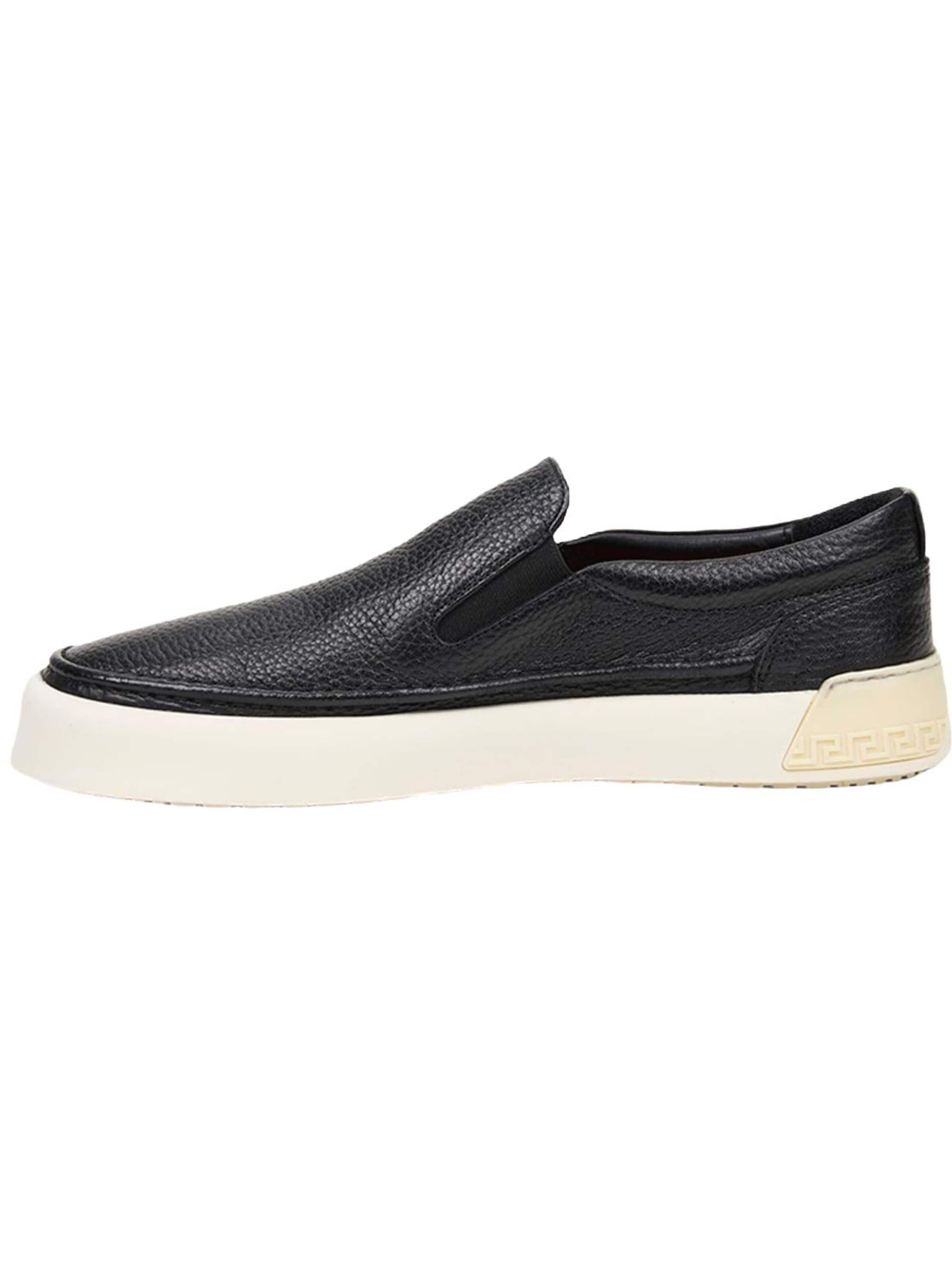 Chaussure basse 'Beleg' Desa en noir