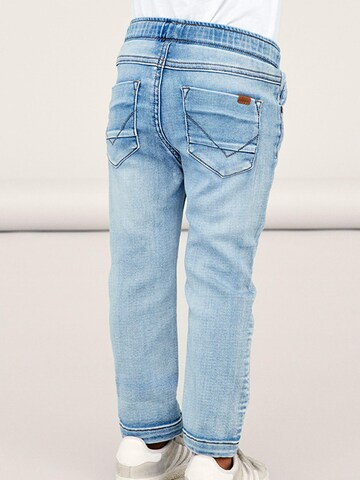 Coupe slim Jean 'Robin' NAME IT en bleu