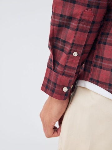 Next Средняя посадка Рубашка в Красный