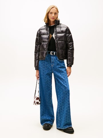 ruda Tommy Jeans Demisezoninė striukė 'ESS'