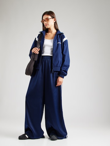 ADIDAS ORIGINALS Široký strih Nohavice - Modrá