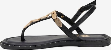 Desa - Sandalias de dedo en negro: frente