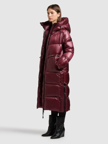 khujo Talvemantel 'Tonia', värv punane