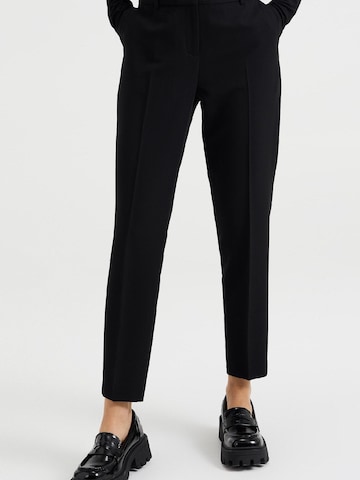 Coupe slim Pantalon à plis WE Fashion en noir : devant