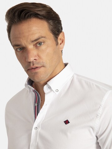 Coupe regular Chemise Sir Raymond Tailor en blanc