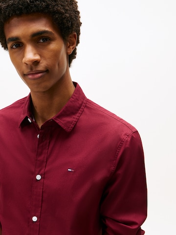 Tommy Jeans Slim Fit Paita värissä punainen