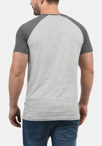 Maglietta 'Bastian' di !Solid in grigio