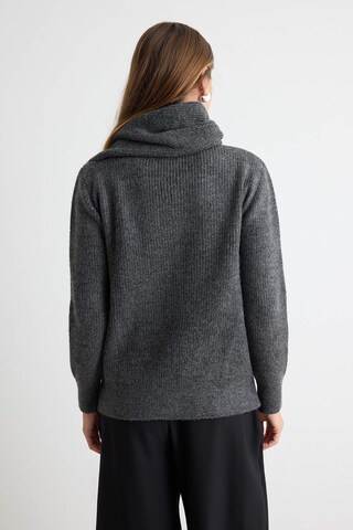 Trendyol Strickjacke in Grau