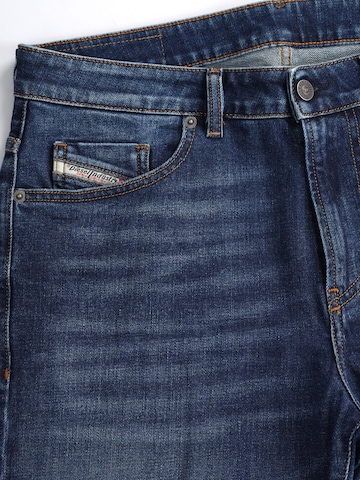 Coupe slim Jean 'SLIM-SHORT' DIESEL en bleu