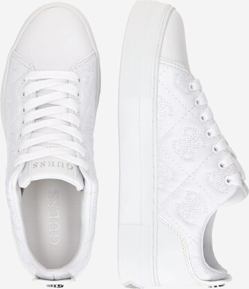 Baskets basses 'GIANELE4' GUESS en blanc