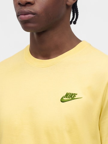 Nike Sportswear Regular fit Shirt 'CLUB' in Geel