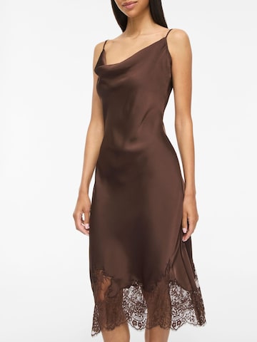 Robe de soirée 'VISAbel' VILA en marron