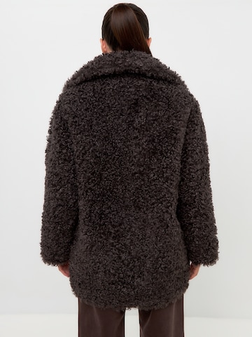 CESARE GASPARI Winter coat in Brown