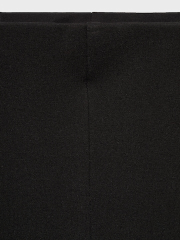 Evazați Pantaloni 'DELFI' de la MANGO pe negru