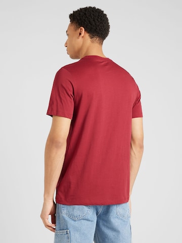 Nike Sportswear T-shirt 'CLUB+' i röd