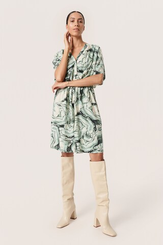 SOAKED IN LUXURY - Vestido camisero 'Arowe' en verde