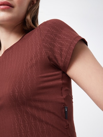 NIKE - Camiseta funcional 'One Luxe' en bronce