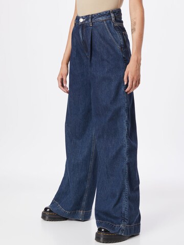 SCOTCH & SODA Wide leg Bandplooi jeans 'The Shore pleated denim chino —Washed in' in Blauw: voorkant