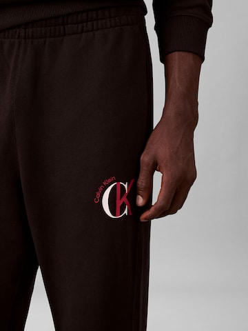 Calvin Klein Jeans - Tapered Pantalón en negro
