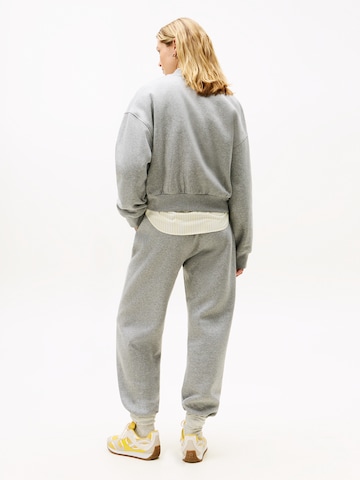 TOMMY HILFIGER Sweatjakke i grå