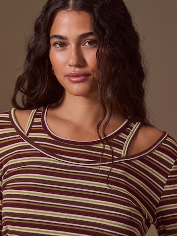 Next - Camiseta en marrón