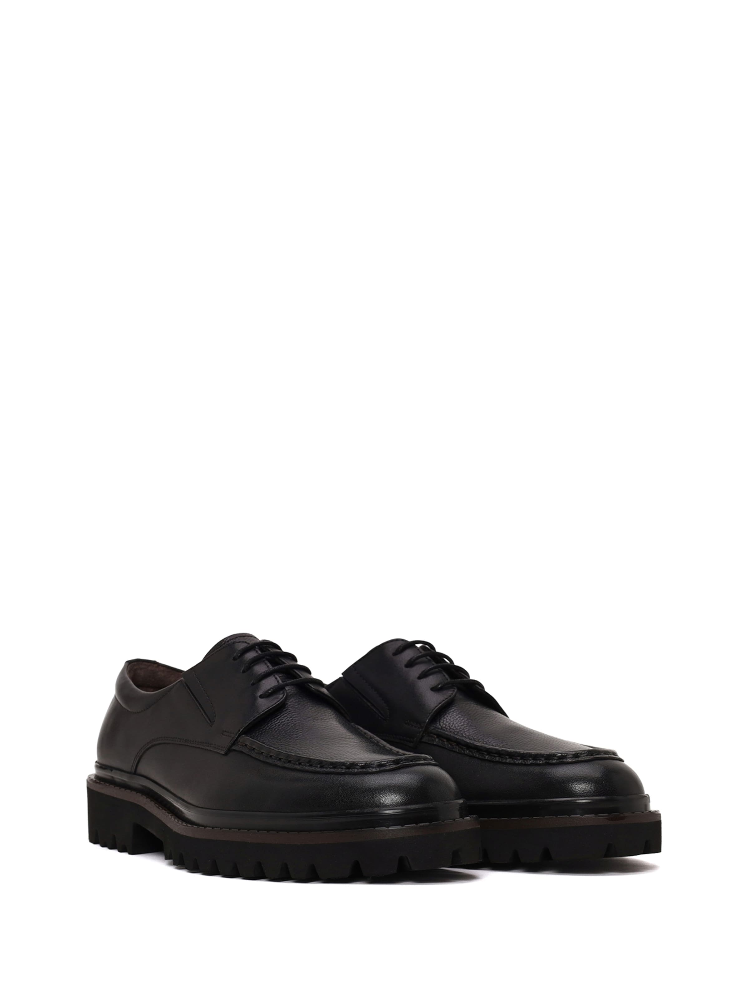 Scarpa stringata di Derimod in nero