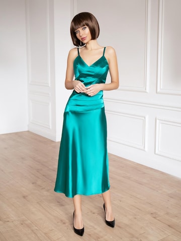 Abito da cocktail di Anushka in verde