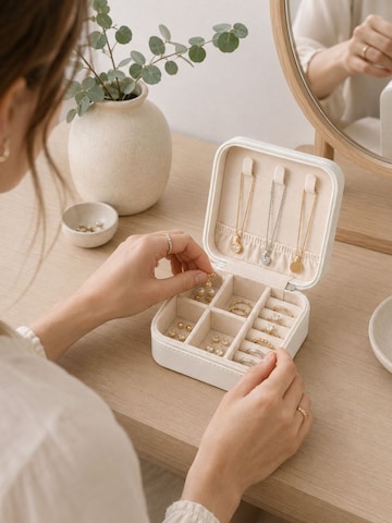 Boîte à bijoux 'Square Travel Jewelry Box - White' UNIQ Beauty en blanc
