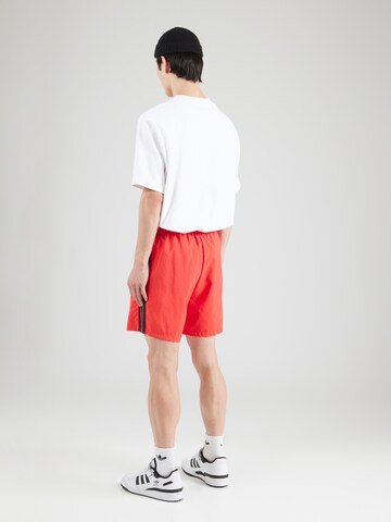 Regular Pantalon de sport 'Essentials Chelsea' ADIDAS SPORTSWEAR en rouge