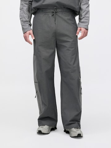 Nike Sportswear Szabványos Nadrág - szürke: elől