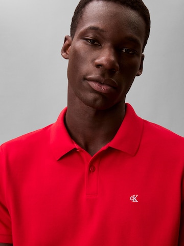 Tricou de la Calvin Klein Jeans pe roșu