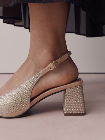 Next - Zapatos destalonado en oro