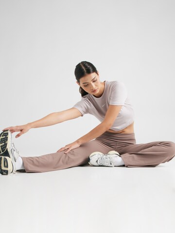 Nike Sportswear T-Shirt 'ESSNTL' in Lila