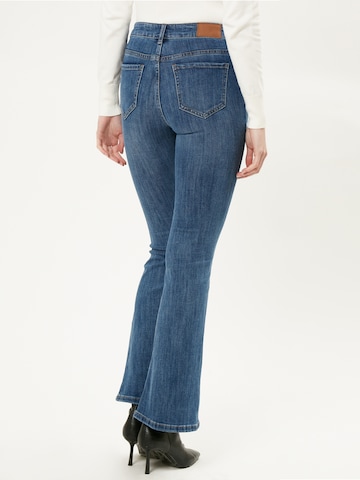 Influencer Flared Jeans in Blau