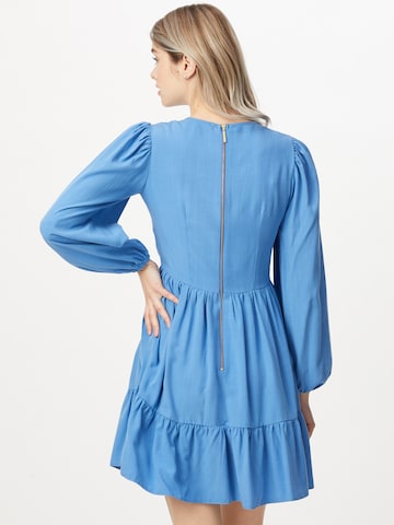 Robe Closet London en bleu