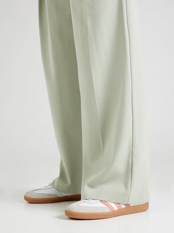 Wide leg Pantaloni con pieghe 'Lea' di TOM TAILOR in verde