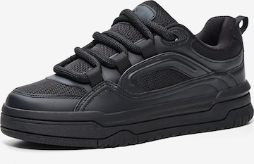 Sneaker low 'BAMBA' de la Bershka pe negru: față