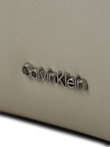 Calvin Klein Schoudertas in Beige